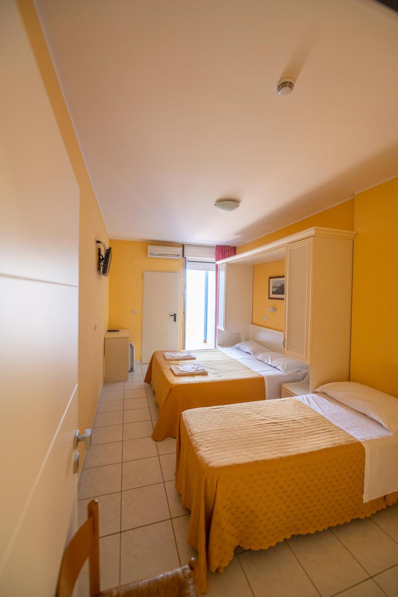 Di Matteo Hotel Roseto Degli Abruzzi Exterior photo